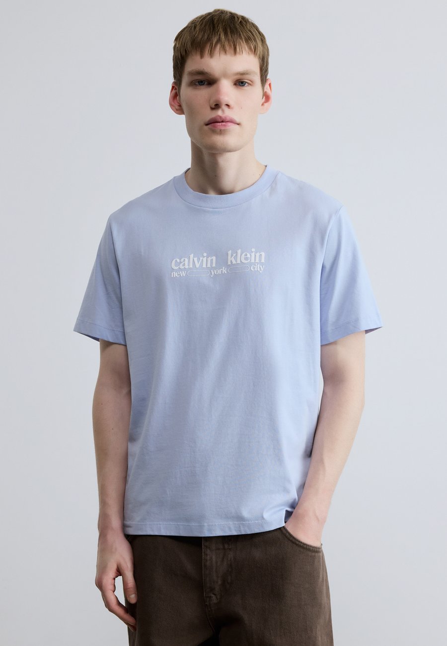 

Футболка Calvin Klein Jeans 30S NYC GRAPHIC TEE, Casual Blue/Light Blue, Синий, Футболка Calvin Klein Jeans 30S NYC GRAPHIC TEE, Casual Blue/Light Blue
