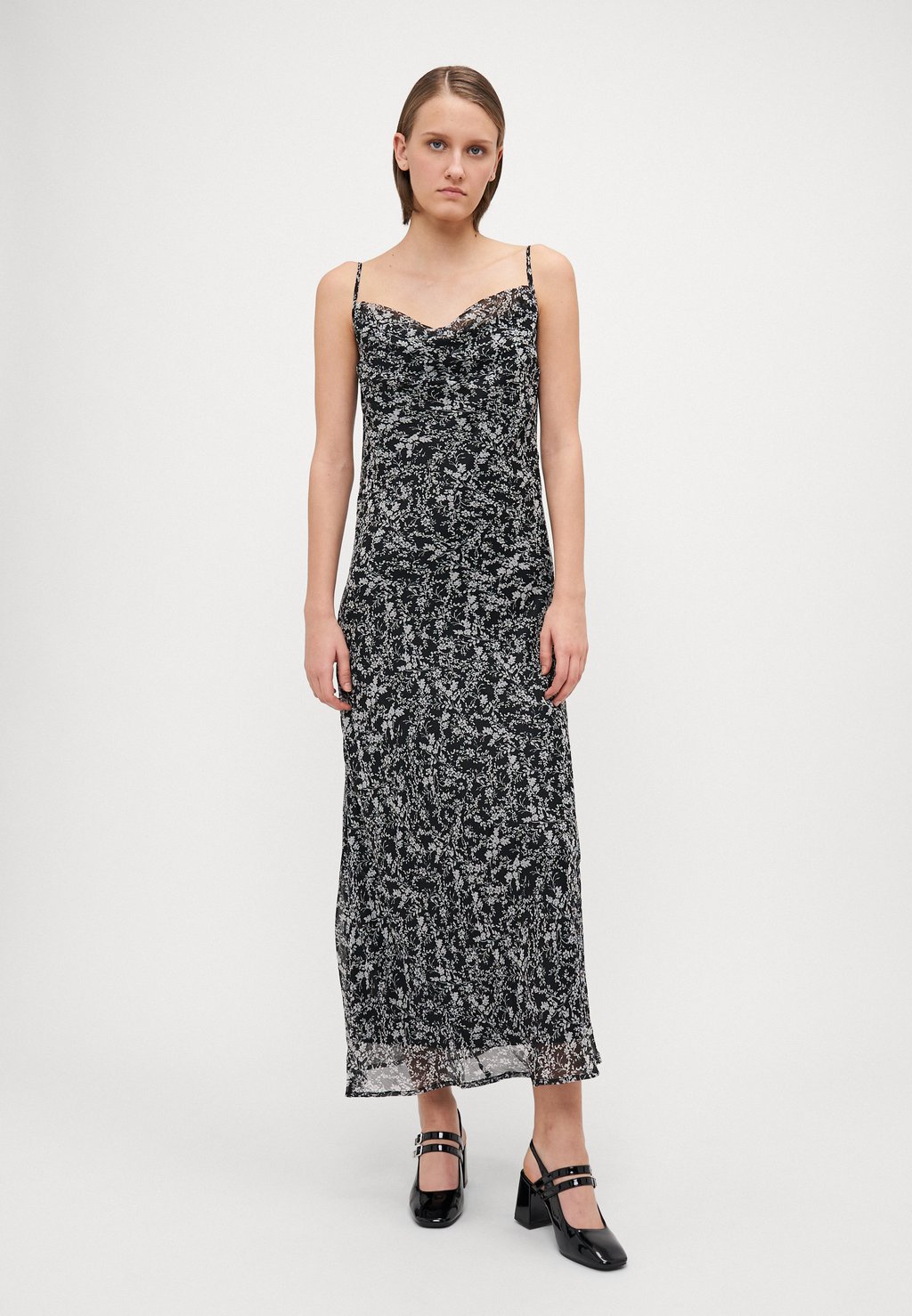 

Платье макси VMSMILLA 7/8 WATERFALL DRESS Vero Moda Tall, черный