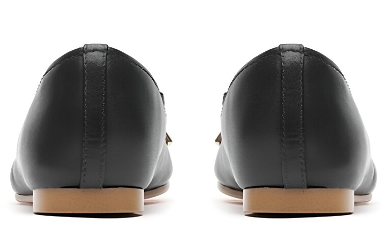Женская повседневная обувь Женская низкая черная Clarks — фото 4