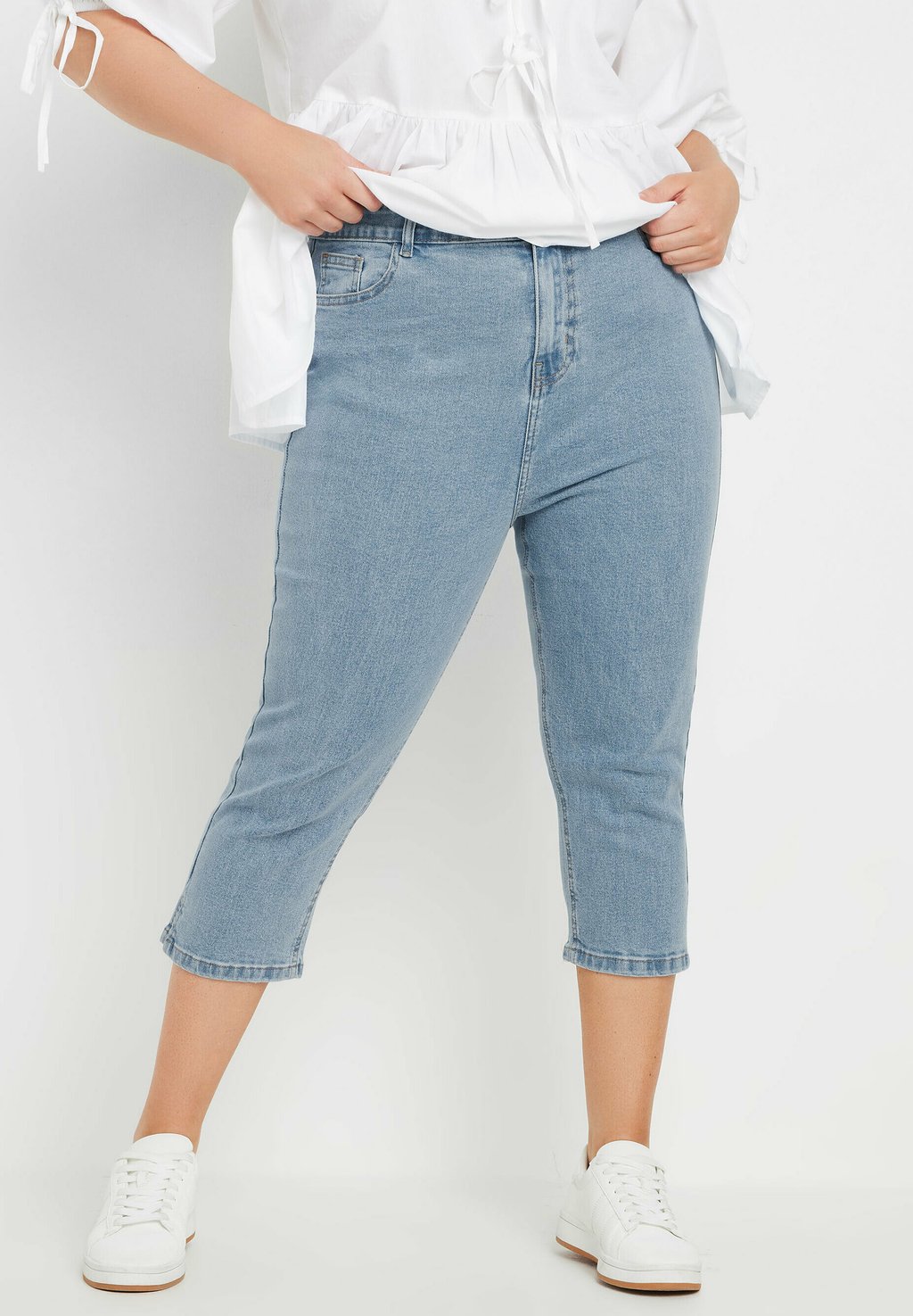 

Джинсовые шорты CROPPED AVA Yours Clothing, светло-голубой