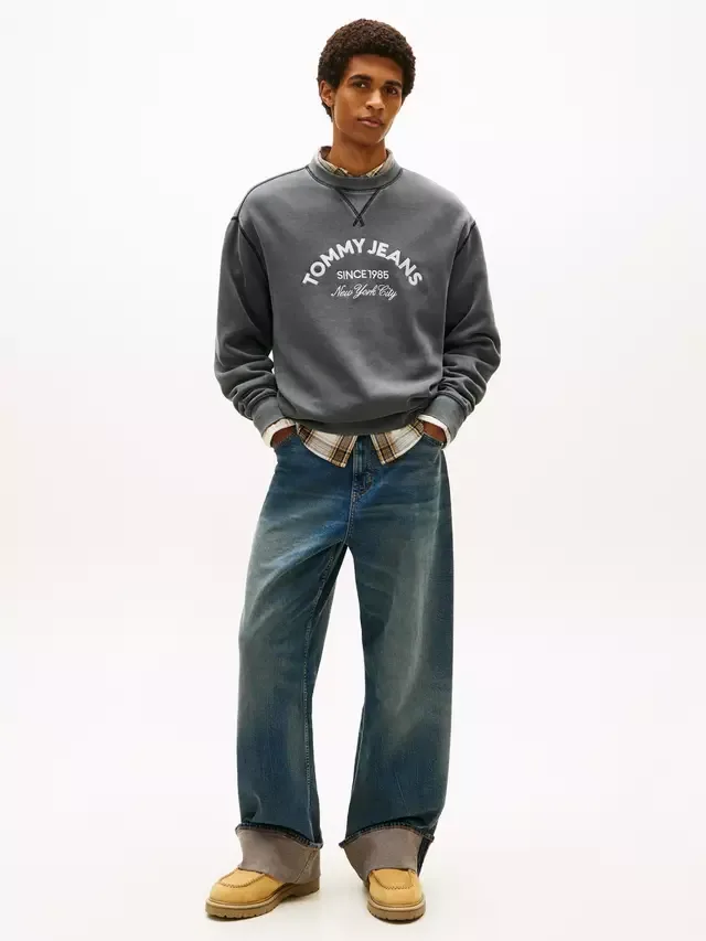 Толстовка Tommy Jeans с логотипом NYC, окрашенная в массе, черная Tommy Hilfiger — фото 4