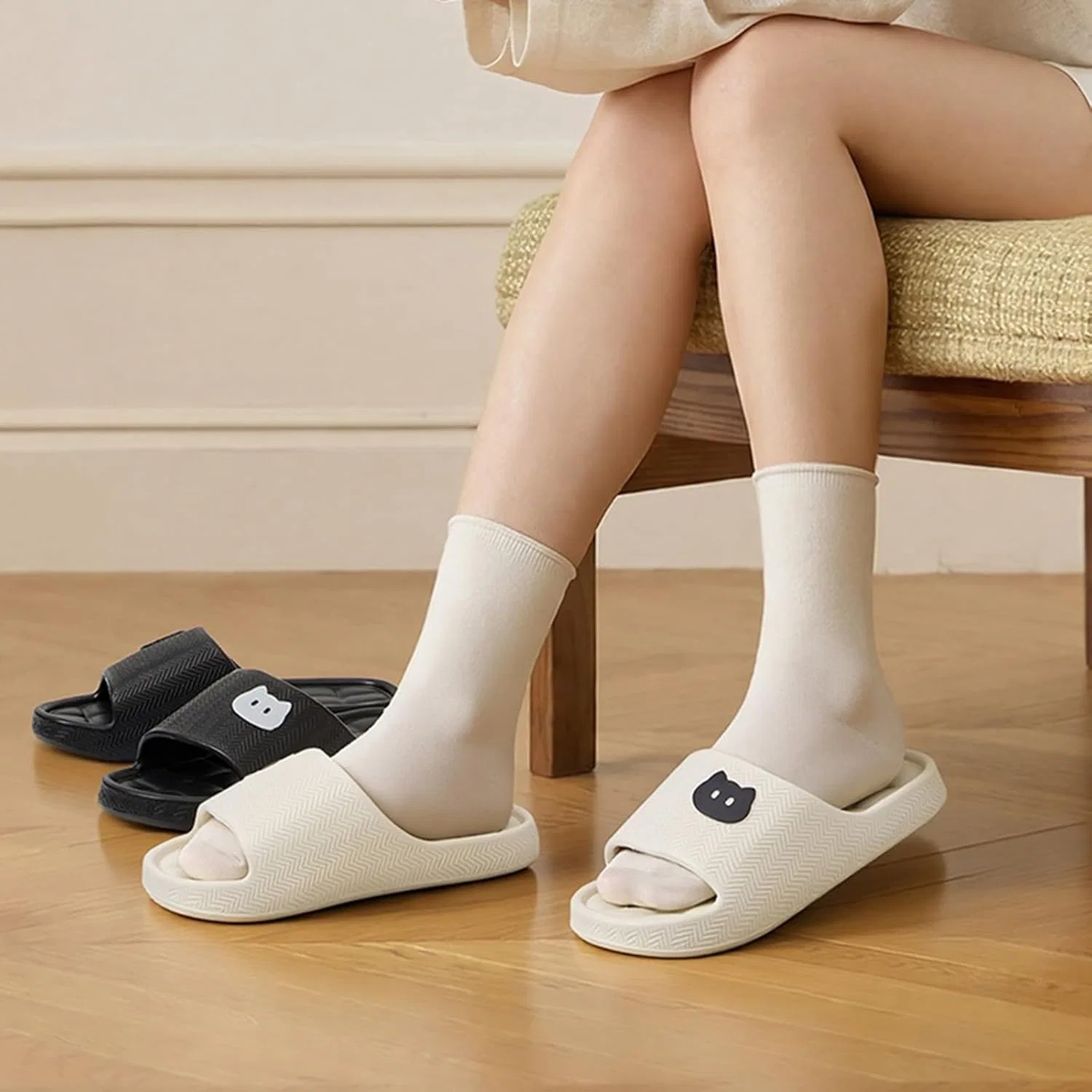 Badelatschen Damen Herren Badeschuhe Original Тапочки унисекс Schuhe Damen Sommer Hauslatschen Indoor Schlappen Leicht Hausschlappen Gemütlich Hausschuhe Bequem Тапочки Super Weich Badepantoletten 1 SLNLUYK, Schwarz — фото 3