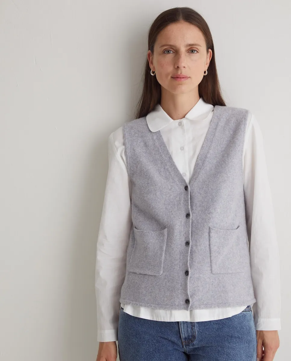 

Женский жилет с застежкой на пуговицы и V-образным вырезом Yerse, серый