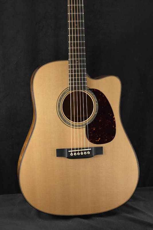 

Акустическая гитара Martin Custom Shop Dreadnought Sitka Spruce Flamed Koa
