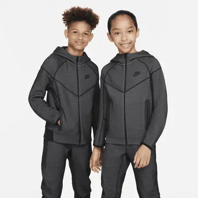 

Худи Nike Sportswear Tech Fleece, цвет Black/Light Smoke Grey/Black