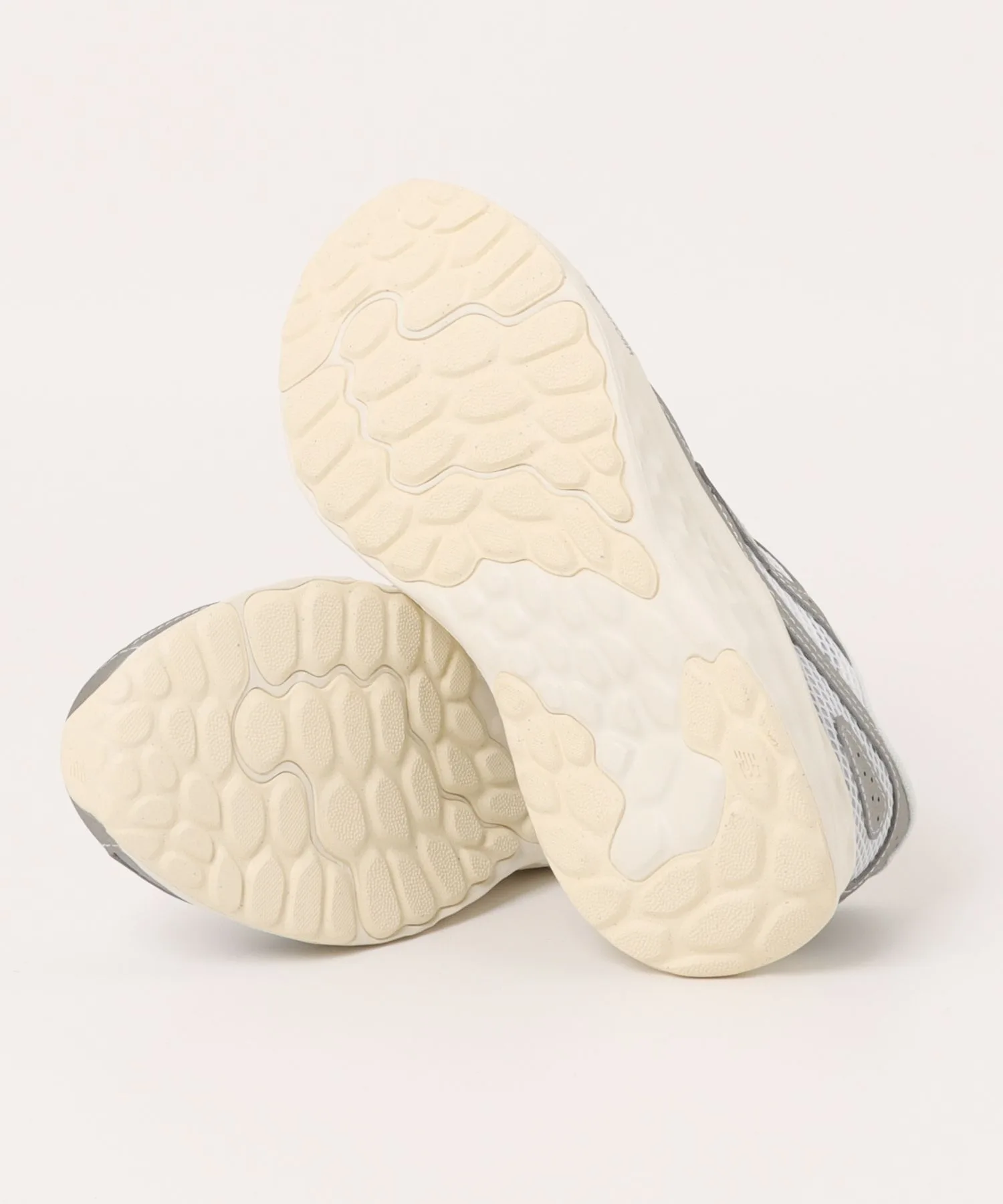 Мужские кроссовки из синтетической кожи и сетки Fresh Foam Arishi V4 New Balance WARIS серебристые — фото 3