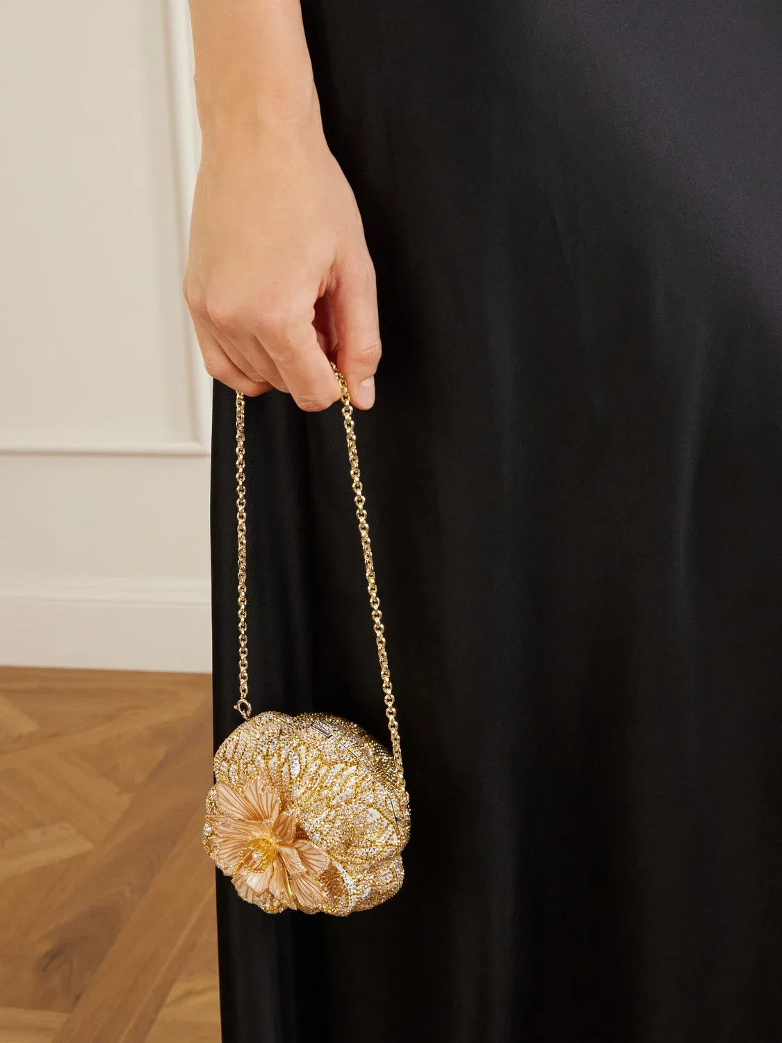 Клатч Magnolia со вставками из кристаллов золотого цвета JUDITH LEIBER COUTURE, золотой — фото 2