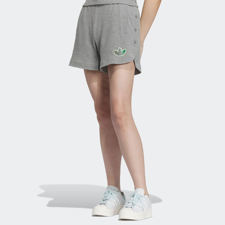 Повседневные шорты женские базовые цвета хизер серый Adidas Originals — фото 3