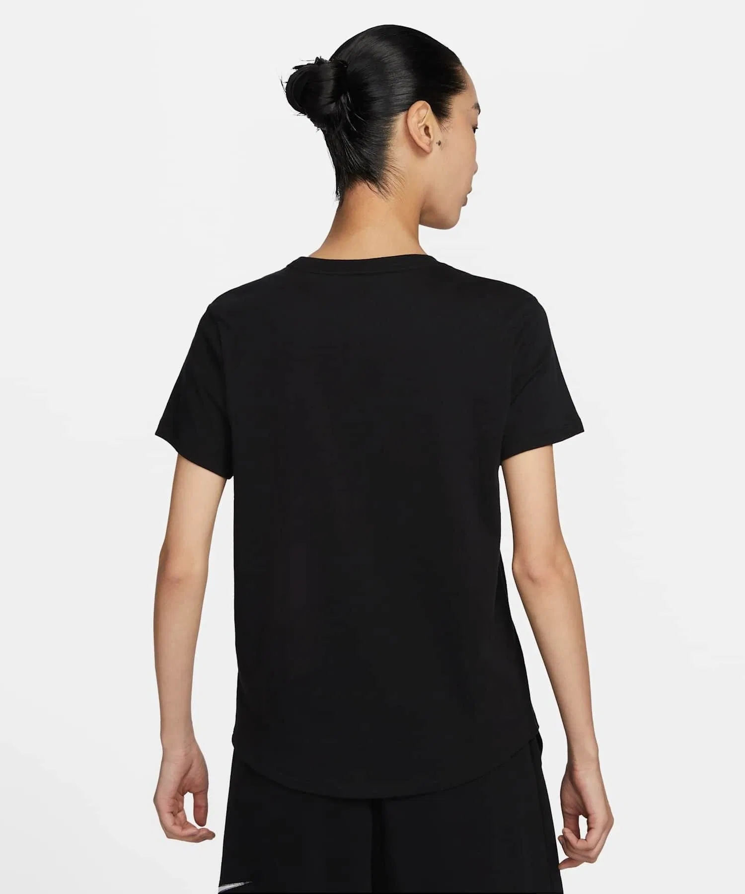 Унисекс футболка Nike Sportswear Essentials с логотипом чёрная — фото 2