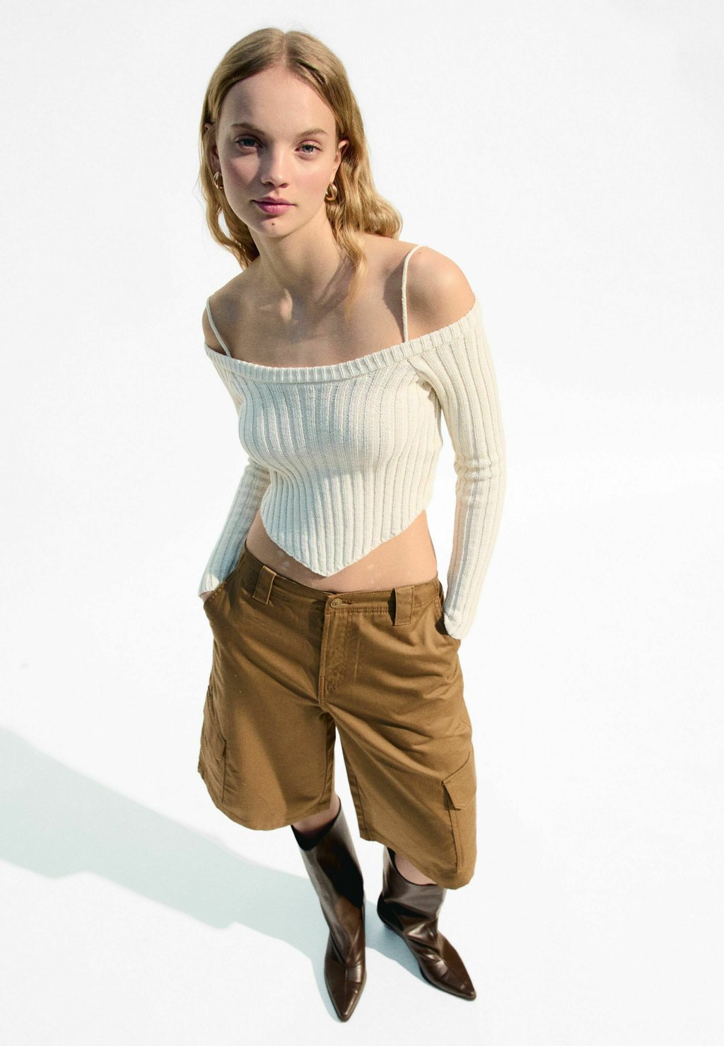 

Джемпер BARDOT Bershka, бежевый