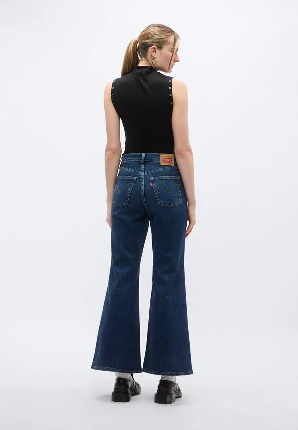 Расклешенные джинсы с колокольчиками на груди Levi'S, A New York Moment — фото 3