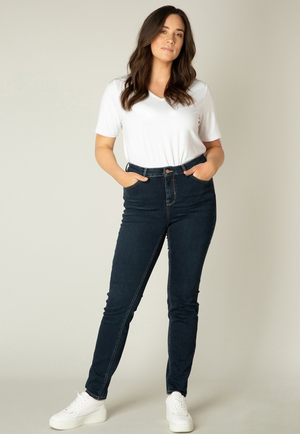 

Джинсы облегающего кроя BASE LEVEL CURVY, цвет Denim Blue