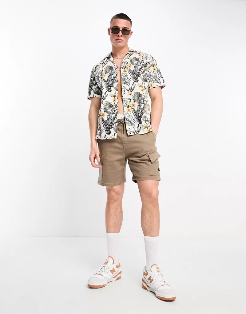 

Белая рубашка с короткими рукавами и воротником с лацканами Jack & Jones