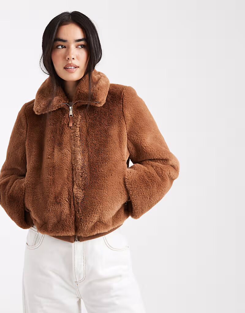 

Куртка из искусственного меха на молнии, бежевого цвета New Look