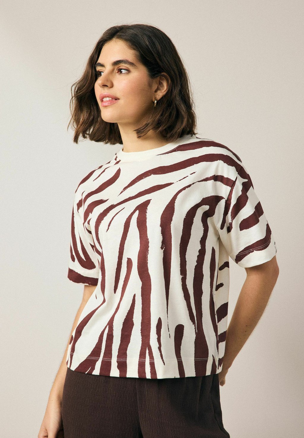 

Футболка с принтом SHORT SLEEVE CREW NECK Next, коричневый