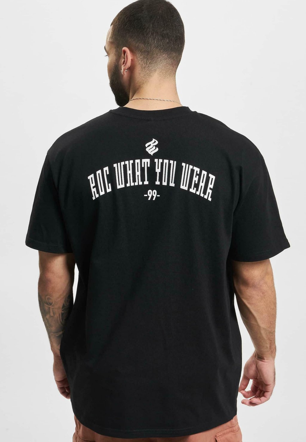 

Футболка с принтом Rocawear, черный