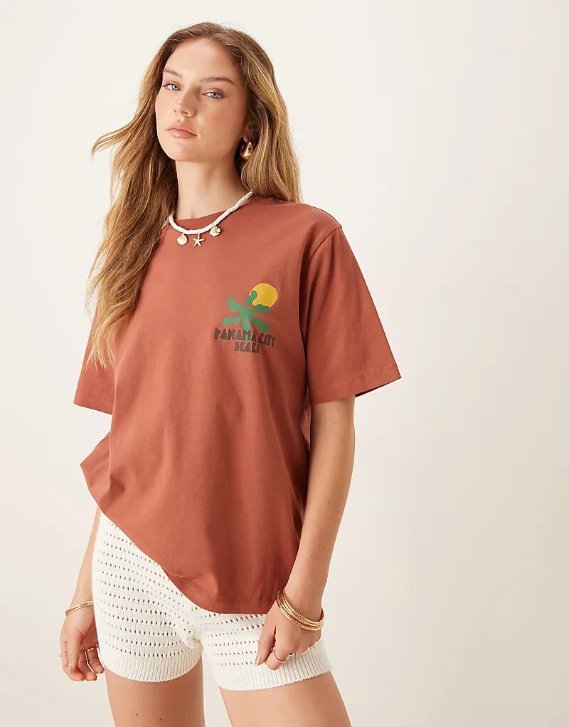 

Футболка ASOS DESIGN свободного кроя с абстрактной графикой на тему отпуска в цвете ржавчины