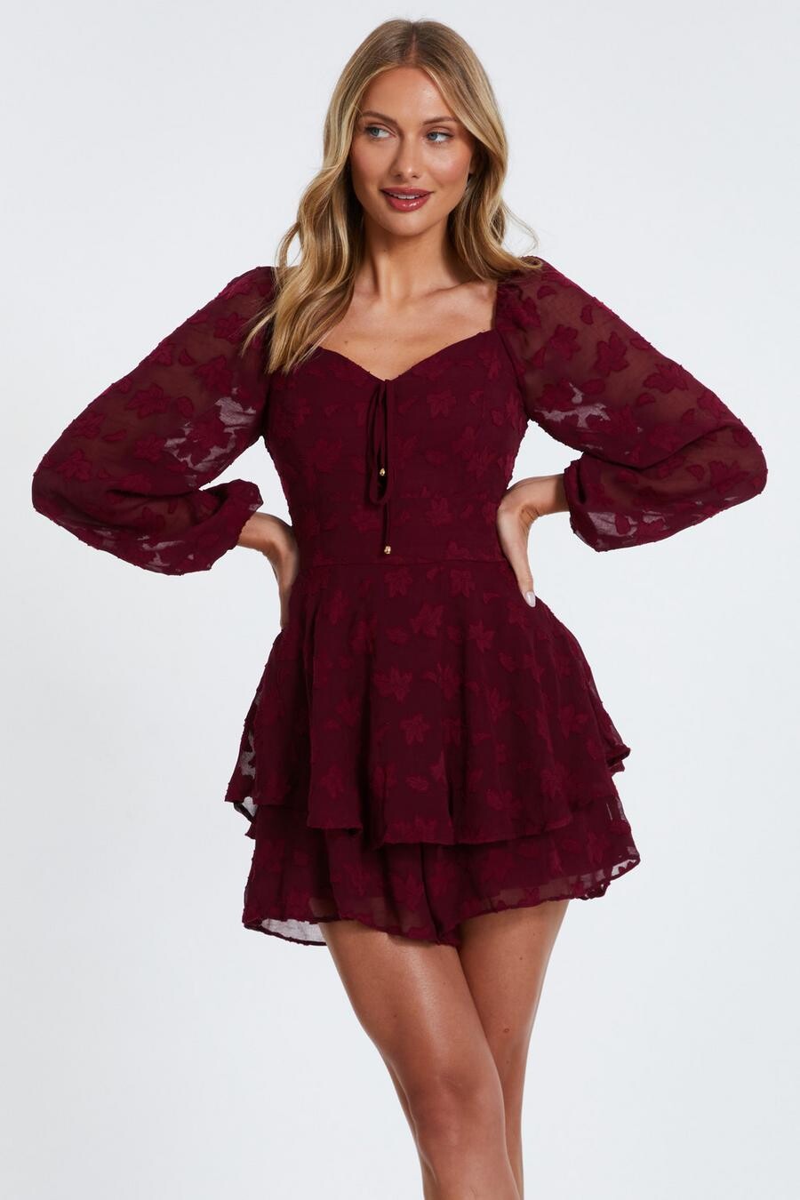 

Темно-красный цветочный жаккардовый многоярусный комбинезон QUIZ Clothing