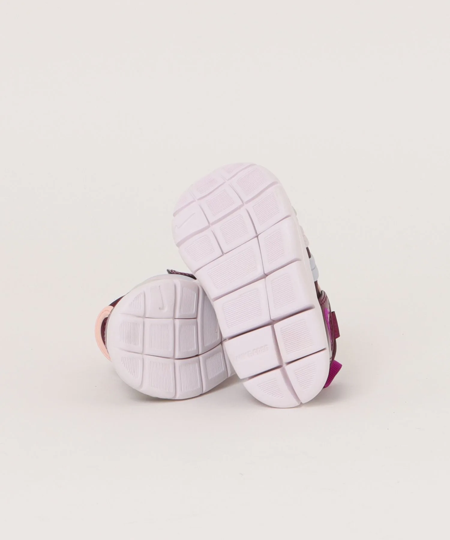 Детские кроссовки-слипоны гибкие Dynamo Free TD NIKE бордовые — фото 3