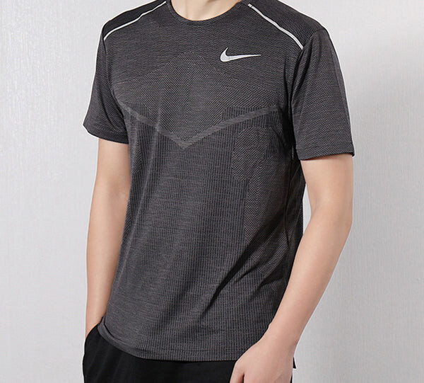 Футболка techknit ulta reflective running sports short sleeve gray Nike, серый — фото 4