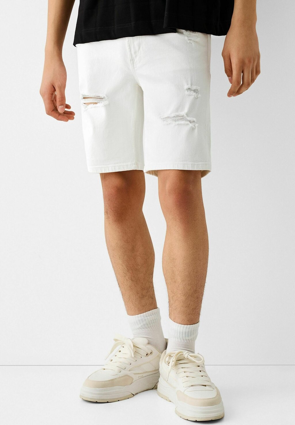 

Джинсовые шорты Bermuda Bershka, белые