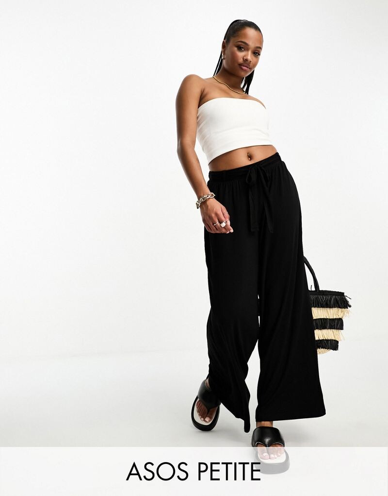 

Черные широкие брюки-кюлоты с поясом ASOS Petite