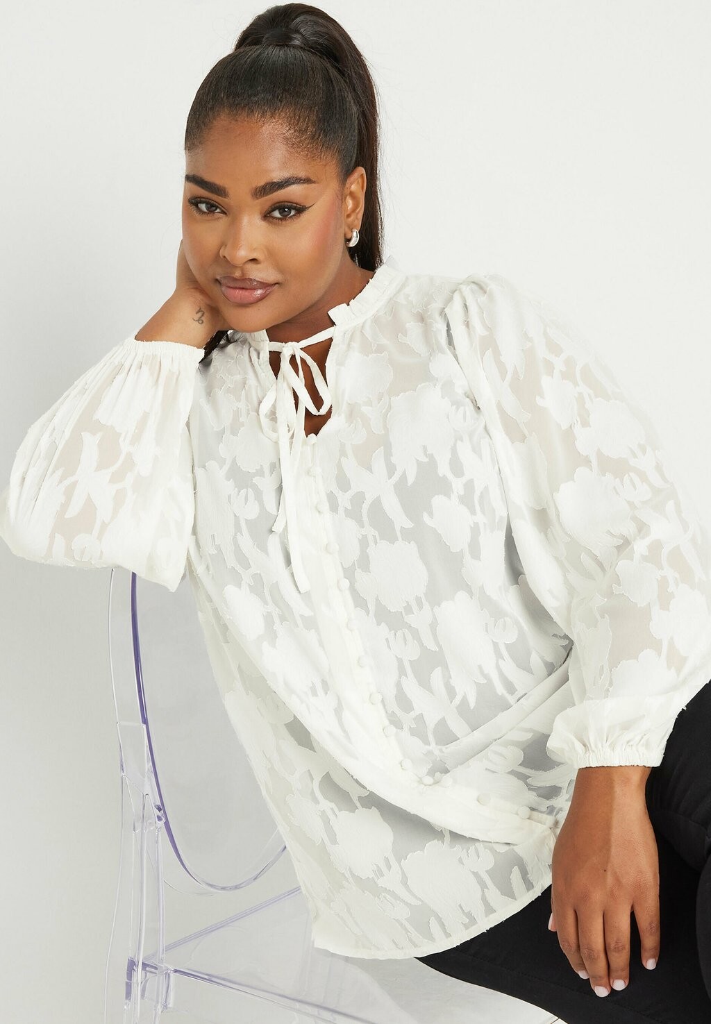 

Блузка на пуговицах NECK Yours Clothing, белый