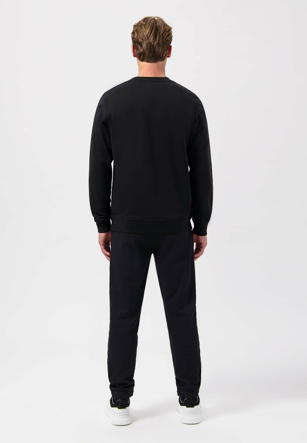 

Толстовка MONOGRAM EMBRO REGULAR FIT CREWNECK BALR., черный
