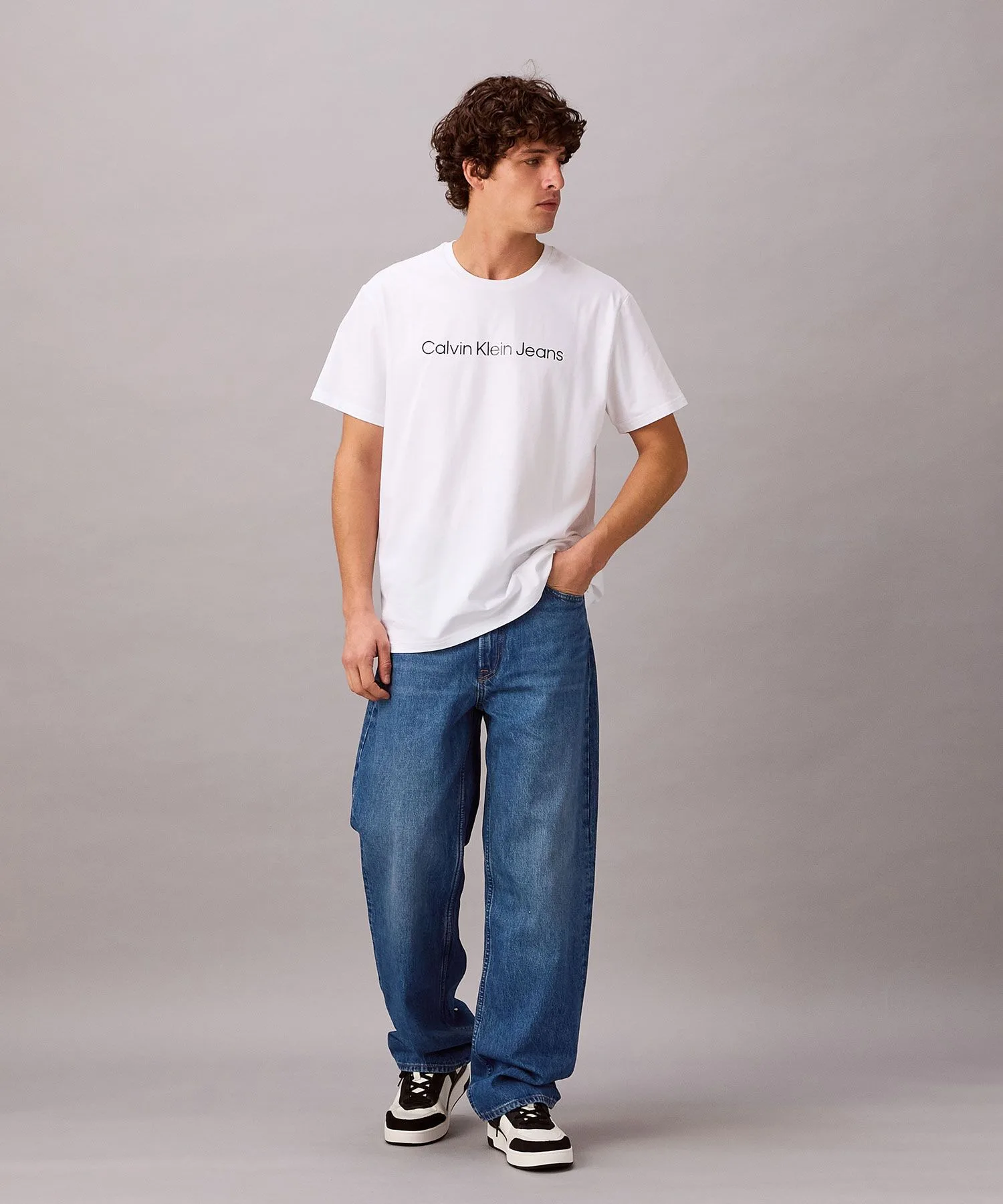 Унисекс футболка с логотипом Calvin Klein короткий рукав чёрный — фото 3