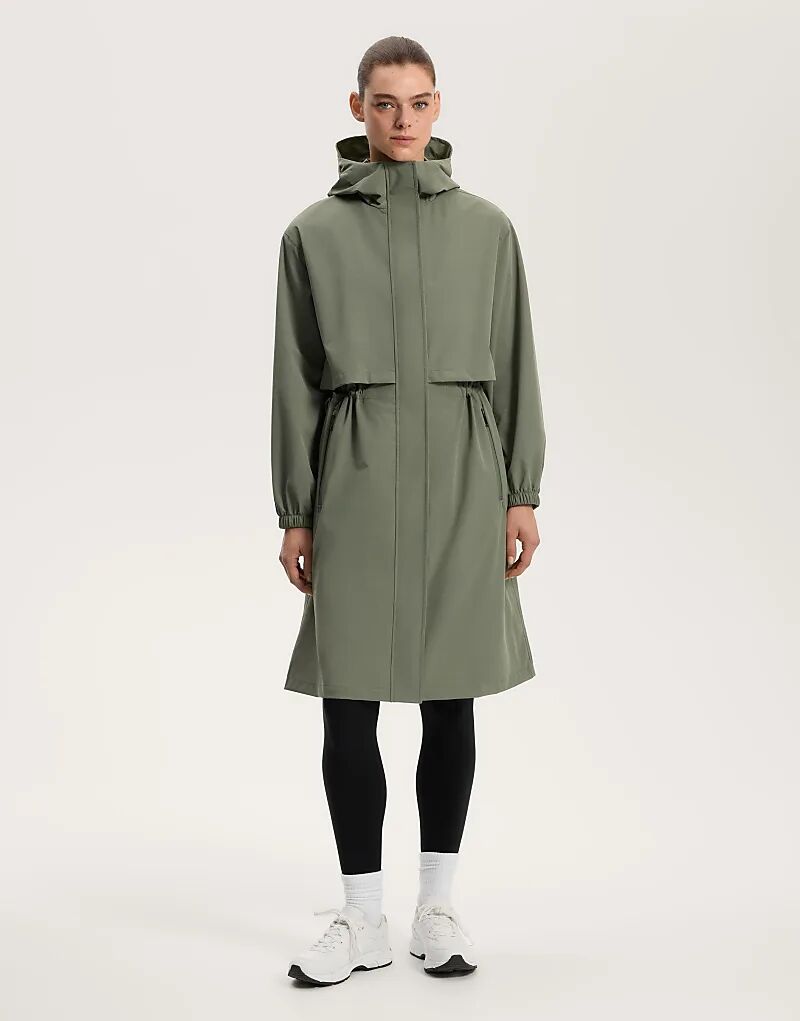 

Водонепроницаемая сверхлегкая длинная куртка OYSHO 10k зеленого цвета