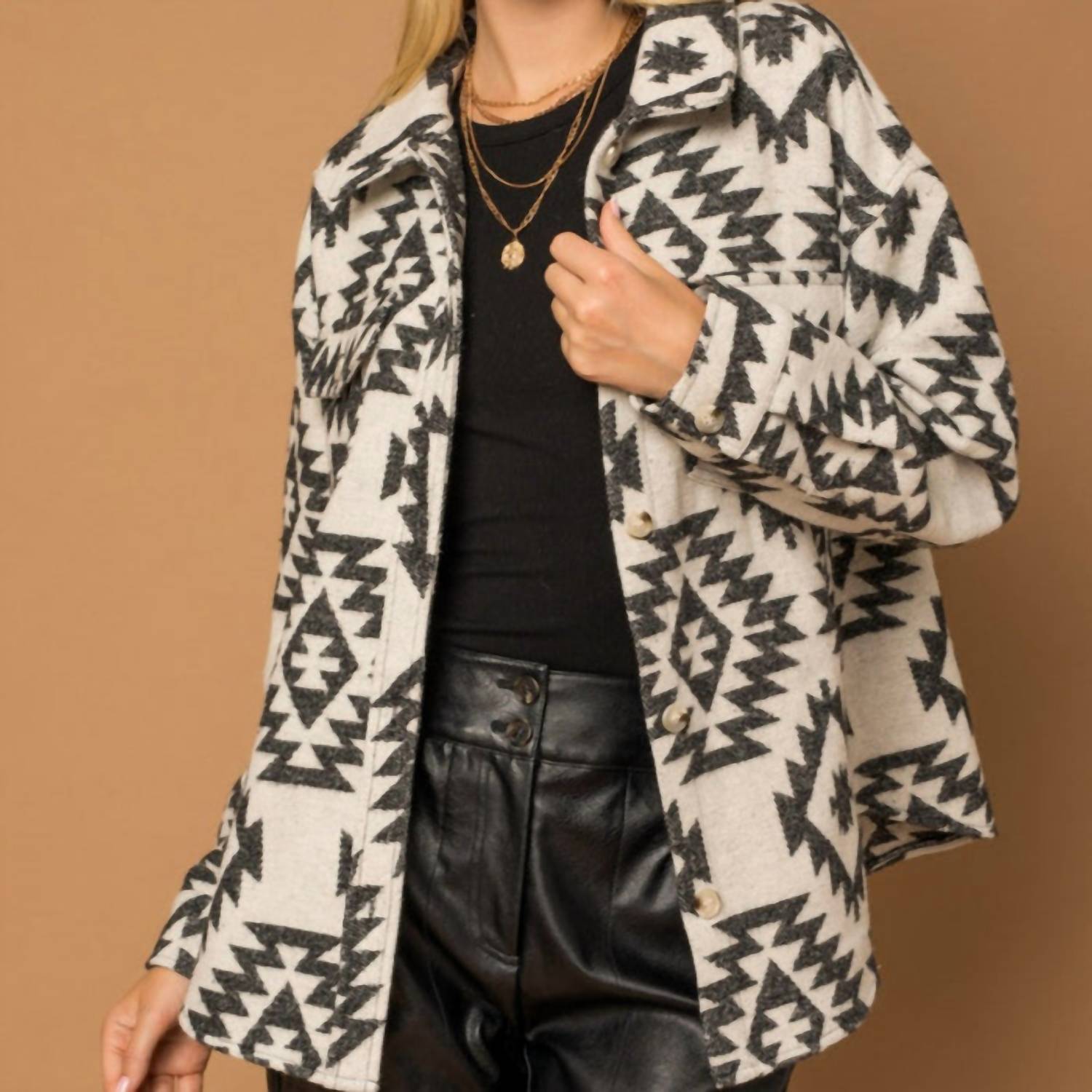 

Свободная куртка Dallas Aztec в цвете кремово-черный Aztec Adora