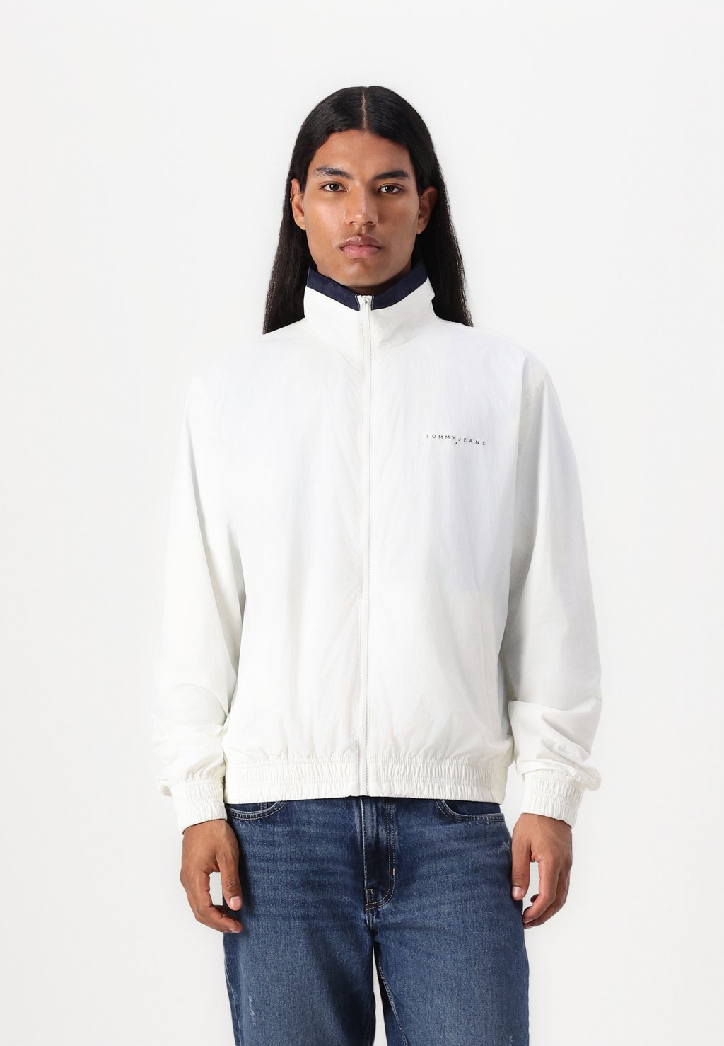 

Легкая куртка ESSENTIAL Tommy Jeans, кремовый