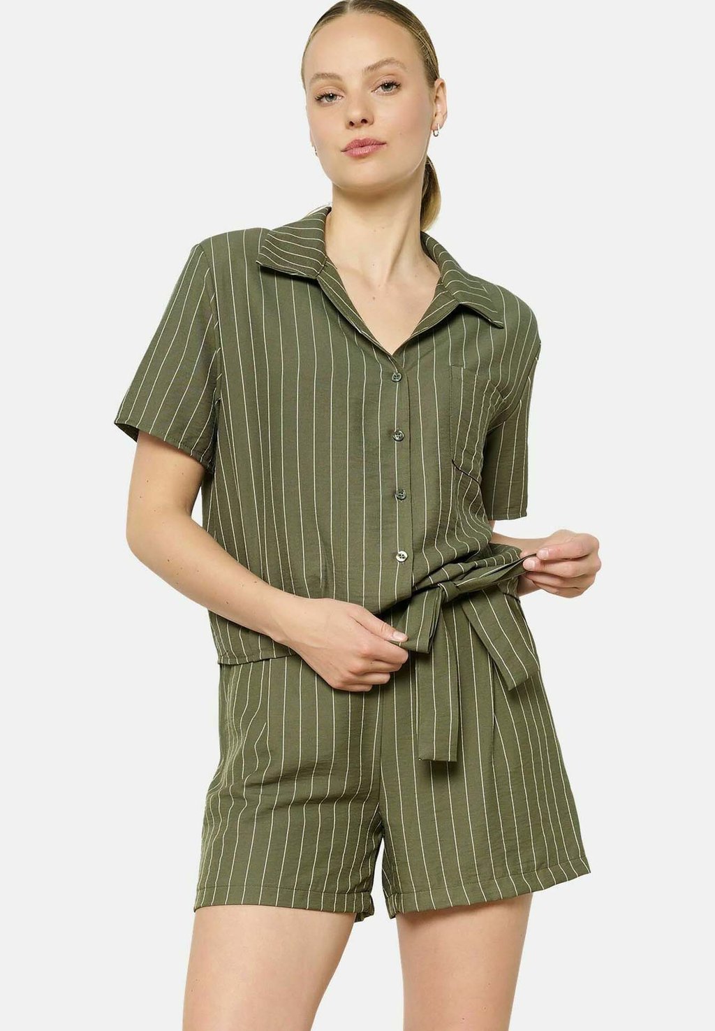 

Шорты STRIPED LolaLiza, хаки