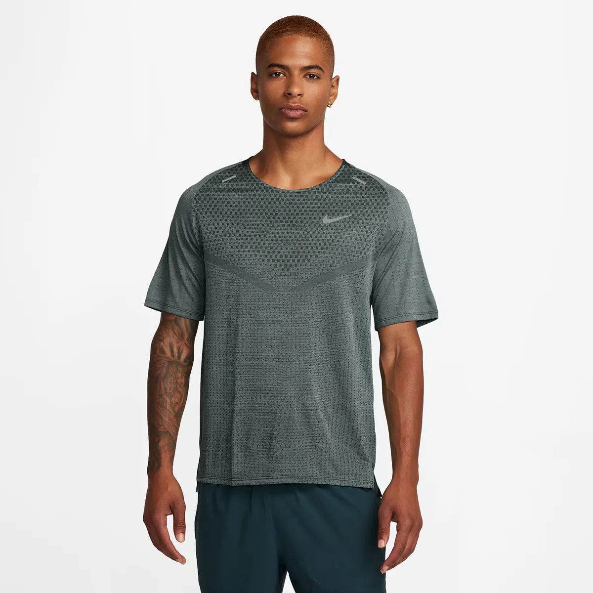 

Мужская футболка TechKnit Nike, зеленый