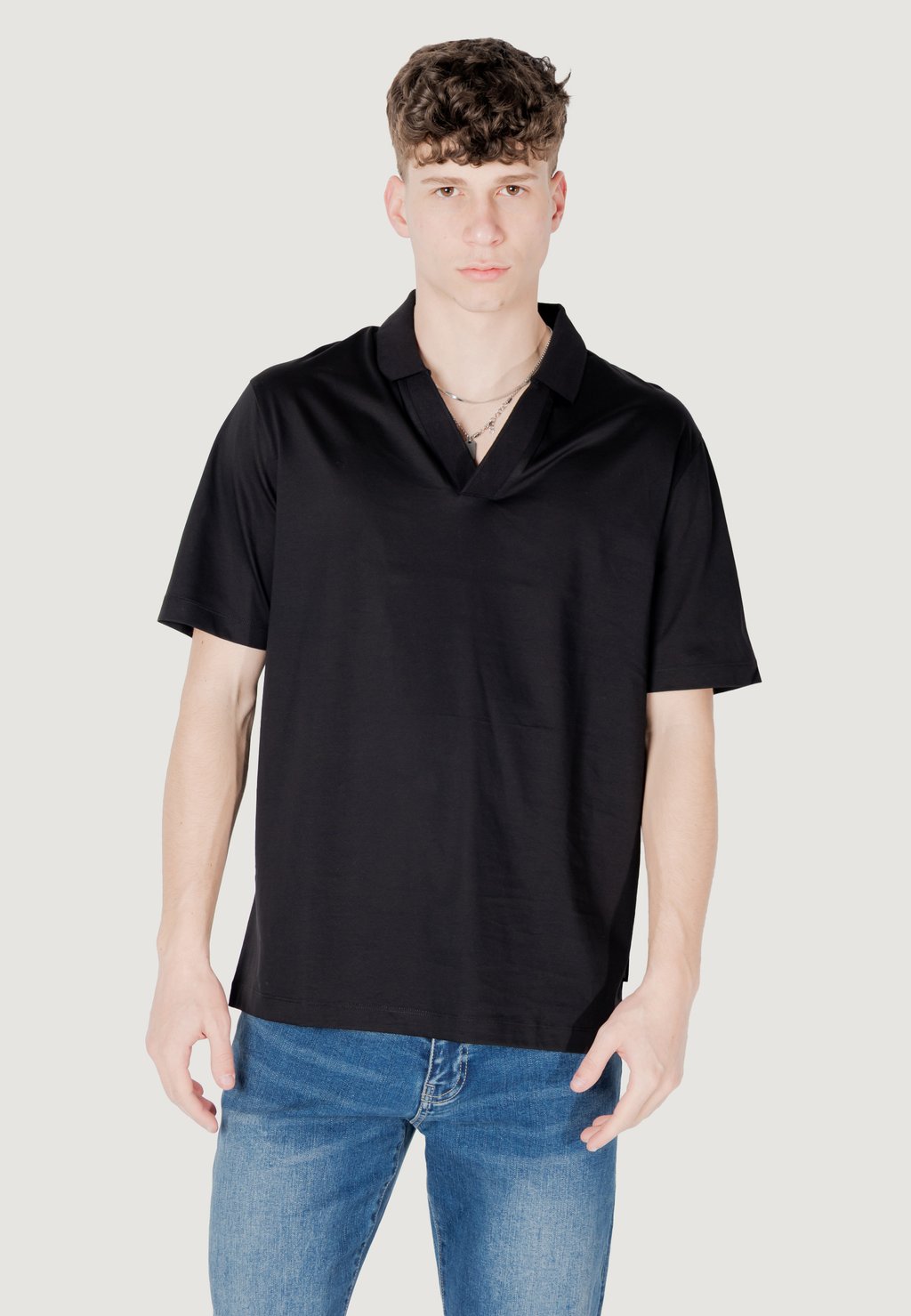 

Базовая футболка Armani Exchange, черный