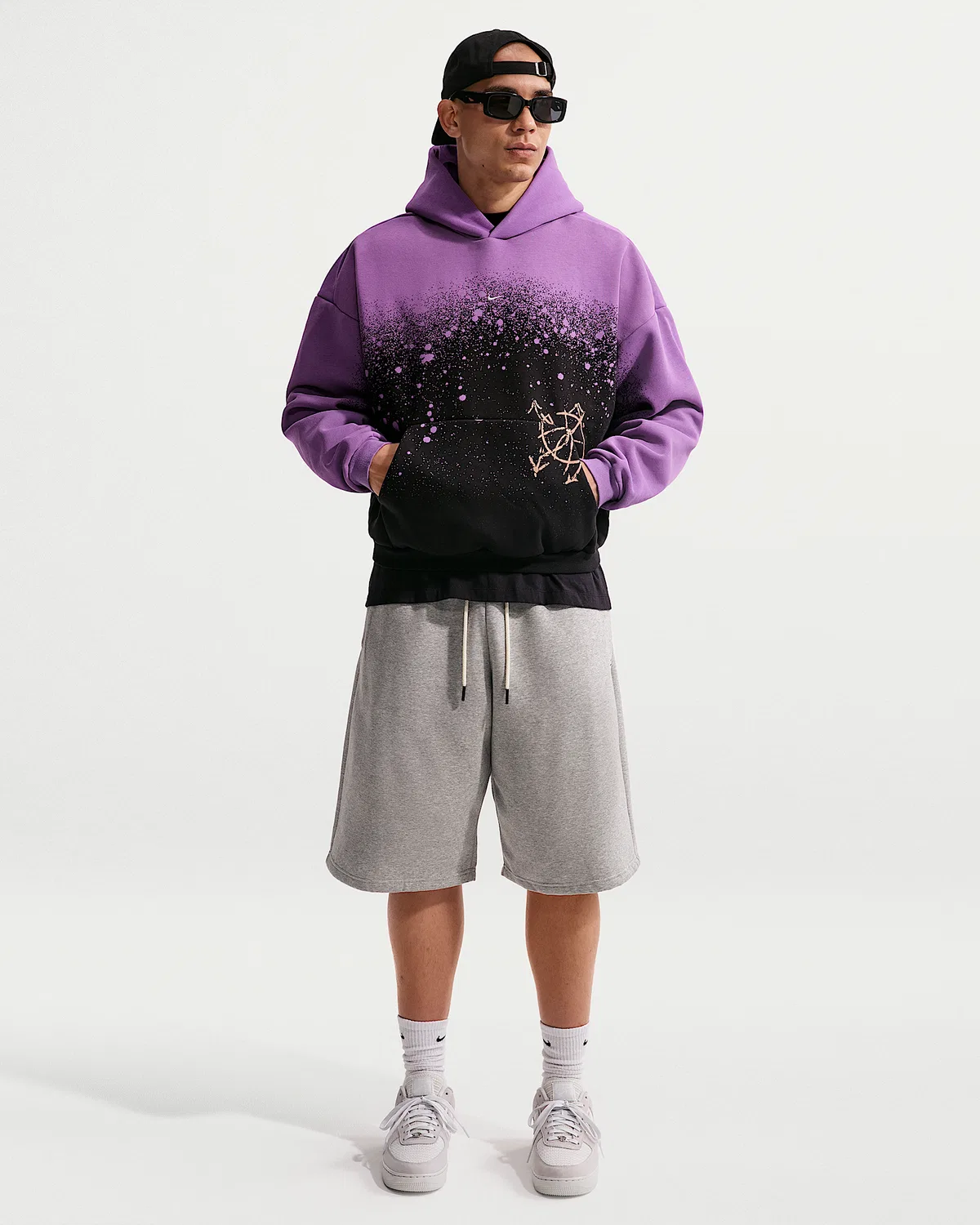 Мужская баскетбольная худи-пуловер Nike Standard Issue Therma-FIT, Black/Bright Violet/Pale Ivory — фото 4