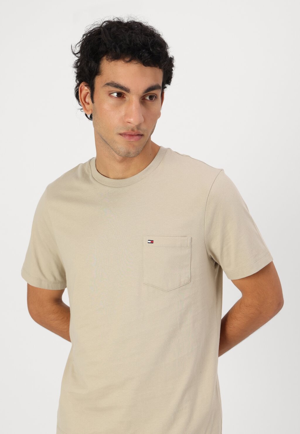 

Базовая футболка ESSENTIAL SOLID POCKET TEE Tommy Hilfiger, бежевый