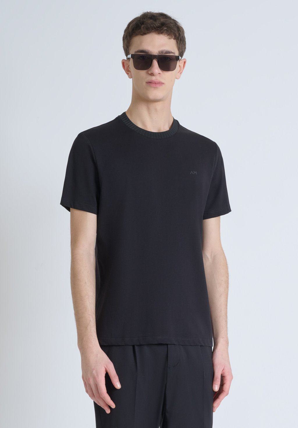

Базовая футболка REGULAR FIT WITH EMBROIDERED LOGO Antony Morato, черный