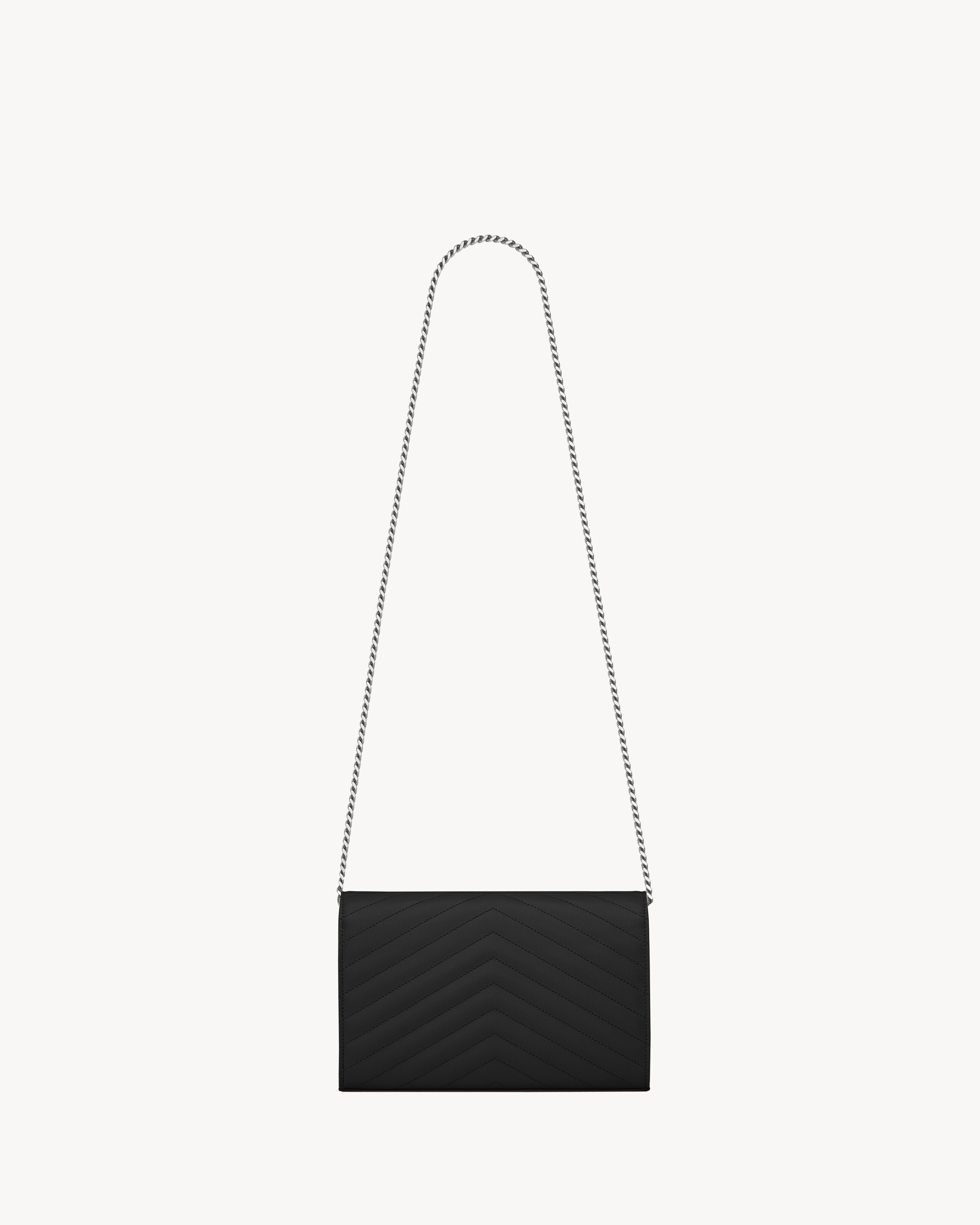 Классический кошелек на цепочке Cassandre из тисненой кожи Grain de Poudre Saint Laurent, черный — фото 3
