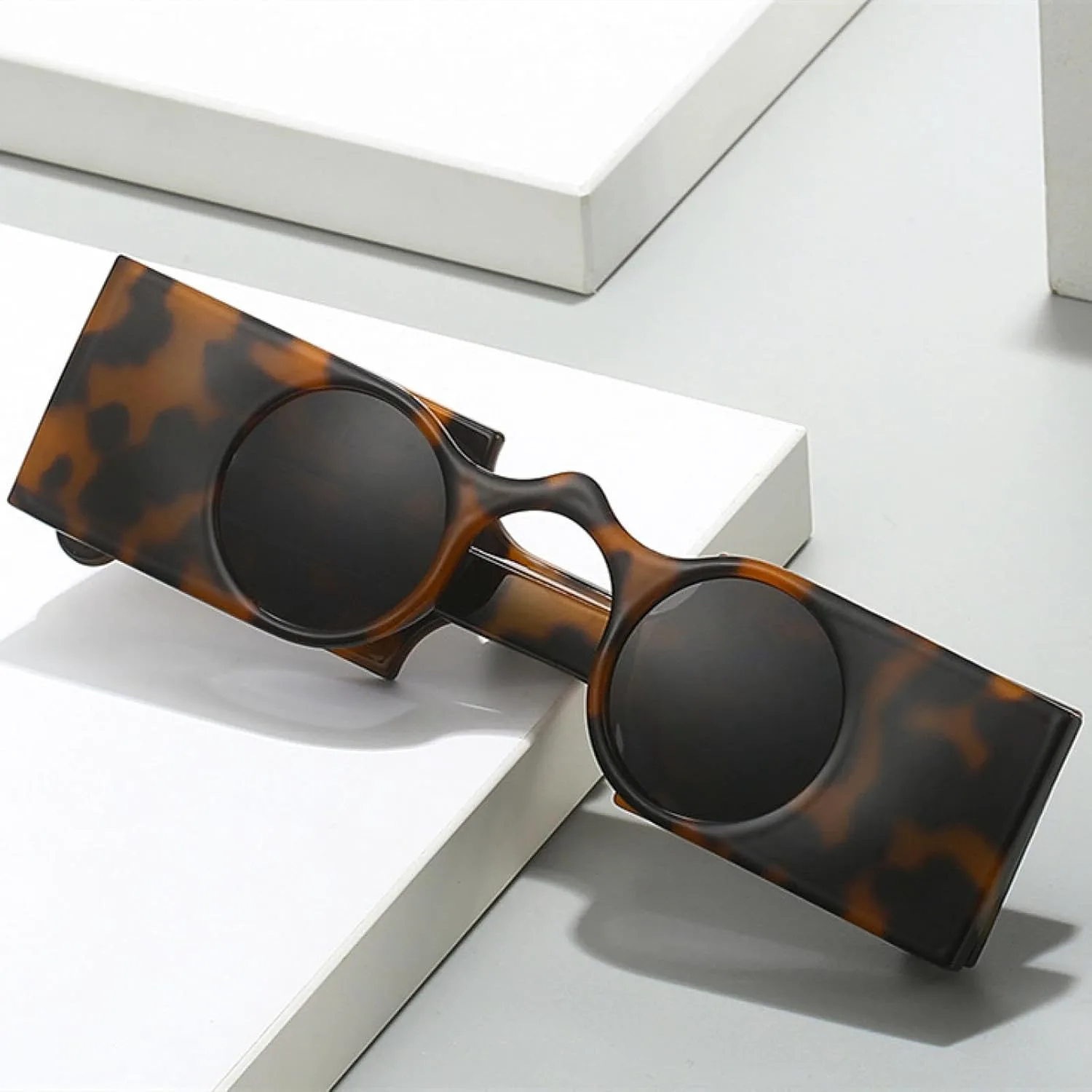 

Винтажные панк-солнцезащитные очки круглой формы для женщин, ретро, ​​уникальные, модные, с широкими дужками, защита от УФ-излучения UV400 TVTBBVV, White-black