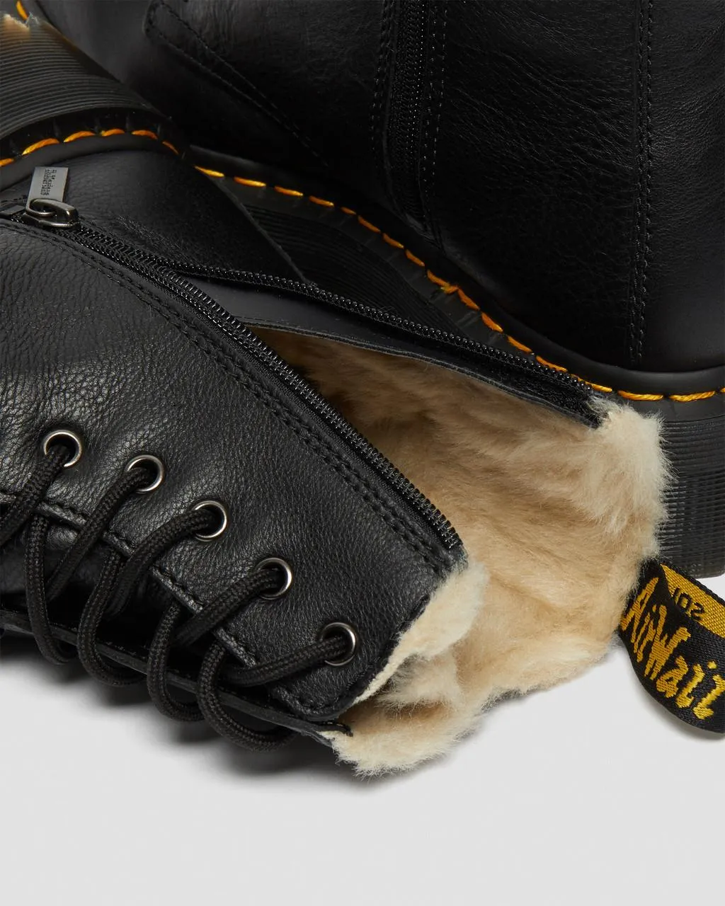 Ботинки кожаные Dr. Martens Jadon с подкладкой из искусственного меха, черный — фото 3
