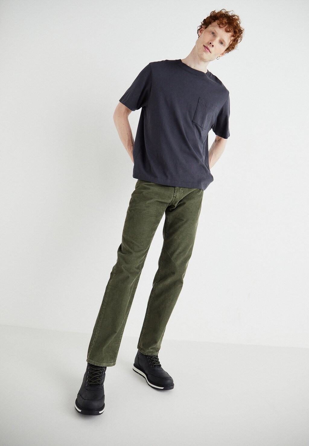 

Брюки 555 RELAXED STRAIGHT Levi's®, темно-зеленый