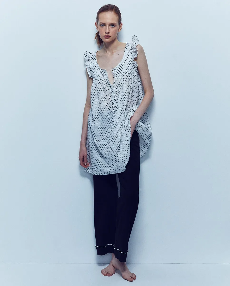 

Ночная сорочка с вышивкой Sfera, черный