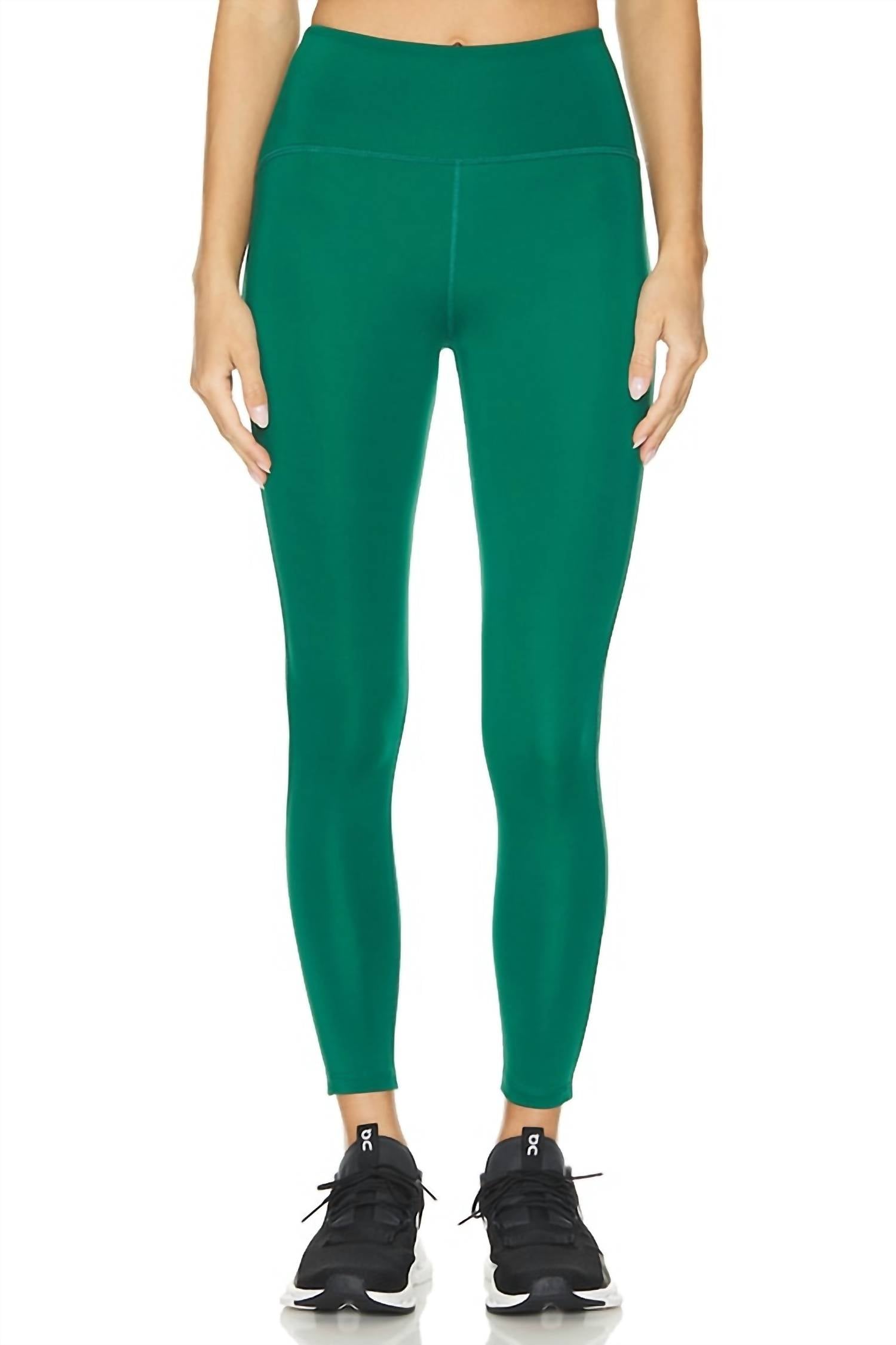 

Леггинсы Powerbeyond Strive Midi в цвете Meadow Green BEYOND YOGA