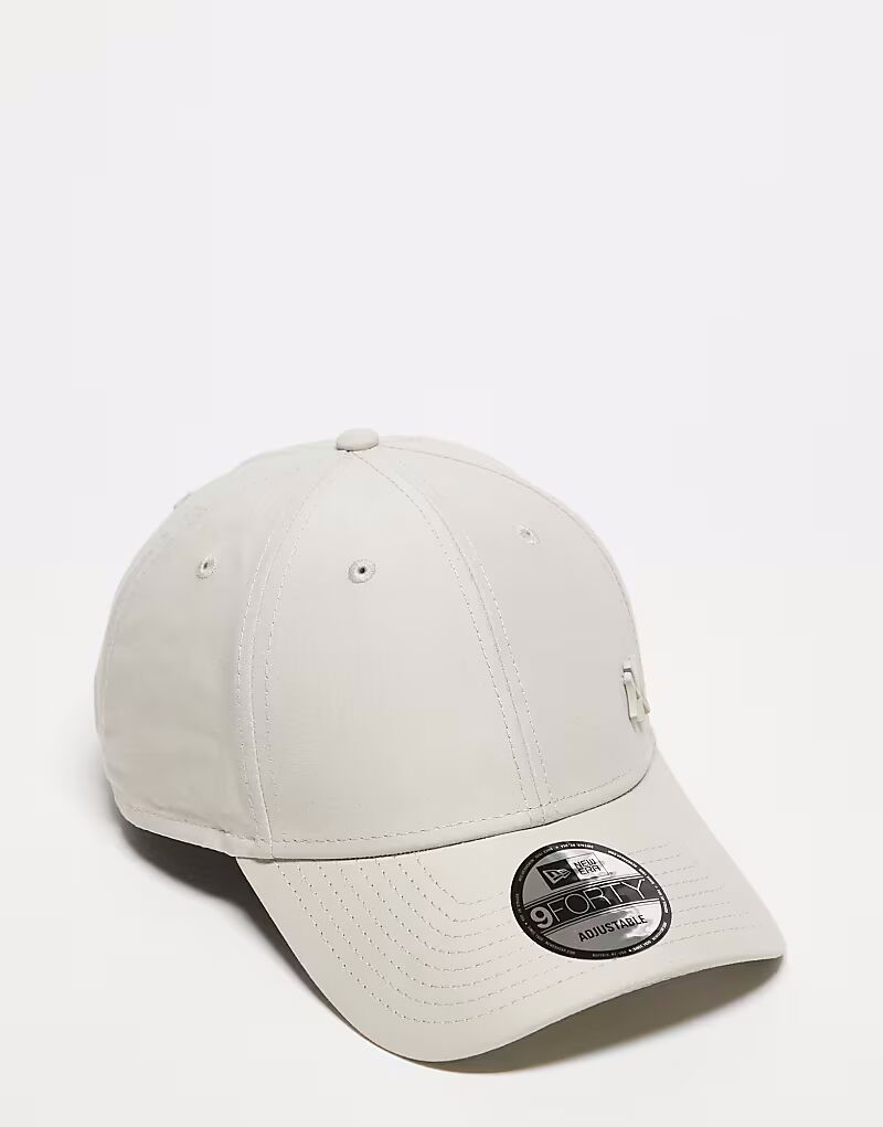

Кепка New Era NY Yankees 9forty с мини-логотипом бежевого цвета
