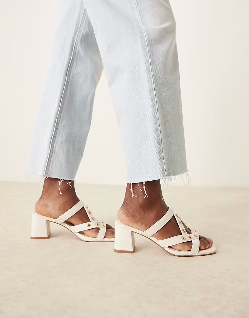 ASOS DESIGN Howdy мюли на среднем каблуке с заклепками в клетку в цвете «кремовый» — фото 4