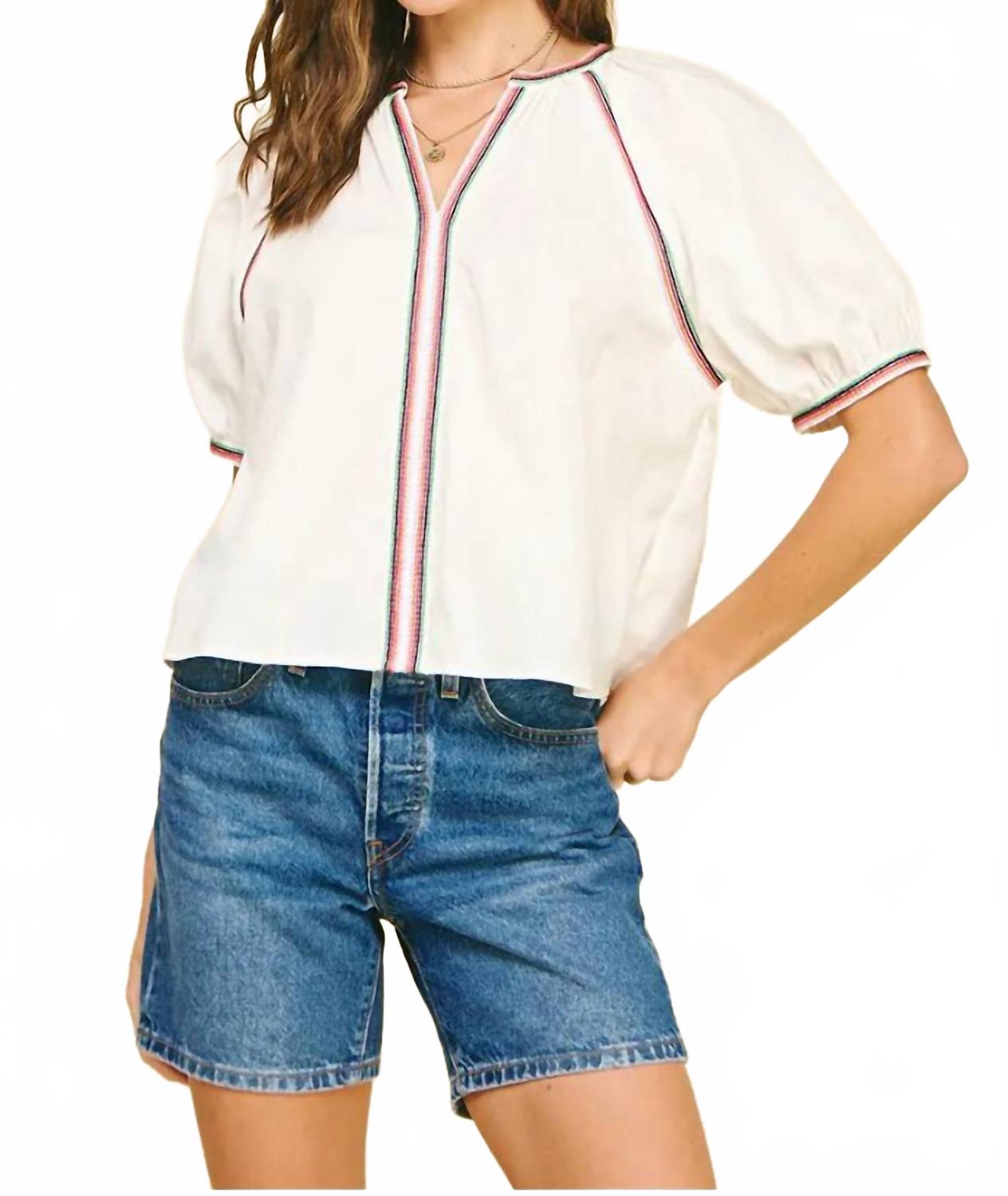 

Контрастный топ с V-образным вырезом в облачно-белом цвете PINCH