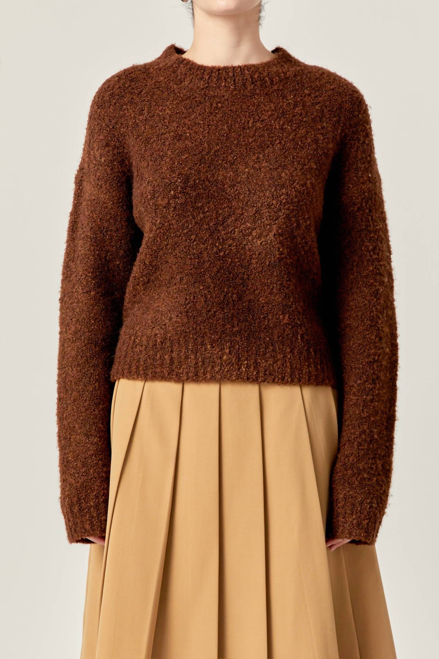 

Уютный шерстяной джемпер с круглым вырезом в шоколадном цвете English Factory