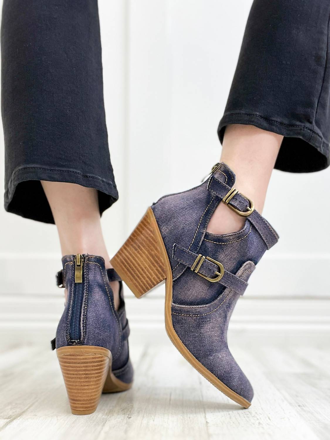 Женские ботильоны для вечернего выхода из выбеленного синего денима Corkys Footwear — фото 2