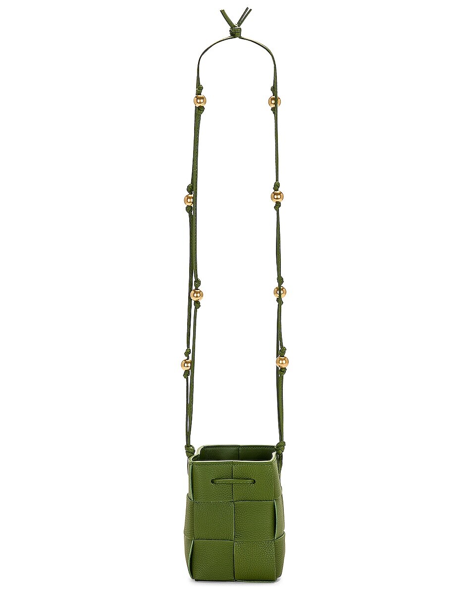 

Сумка Bottega Veneta Mini Crossbody Bucket, цвет Avocado & Gold